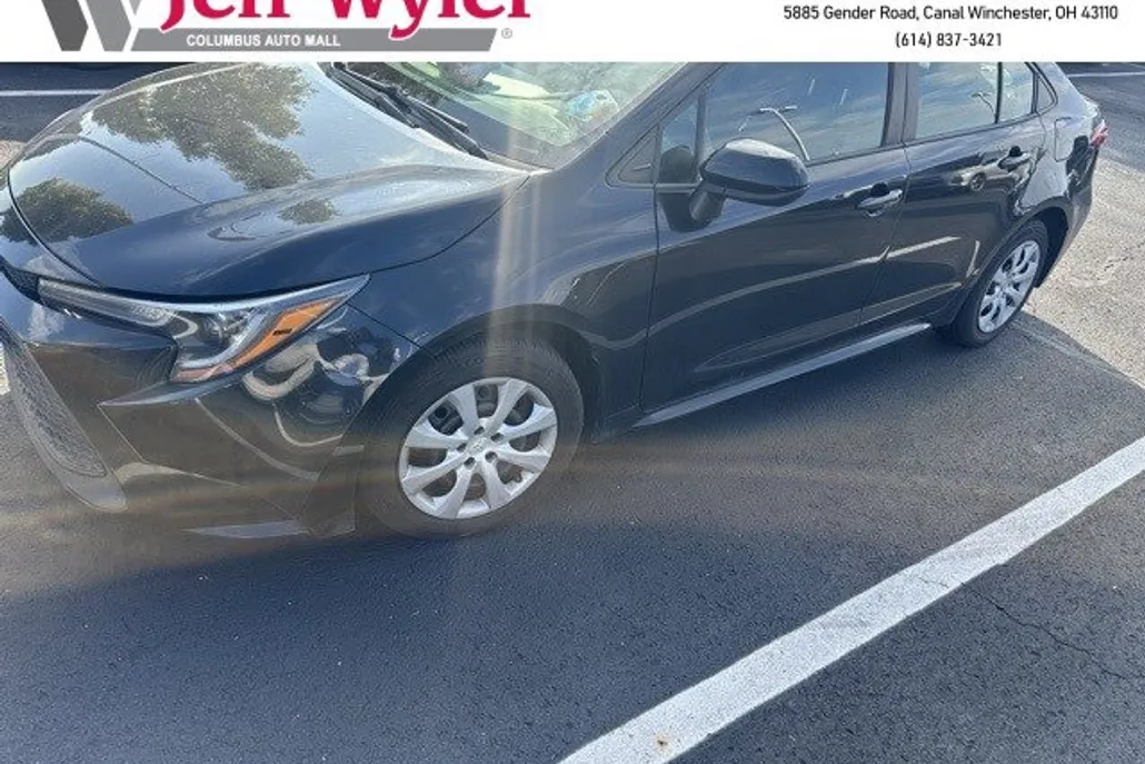 2021 Toyota Corolla LE photo 1