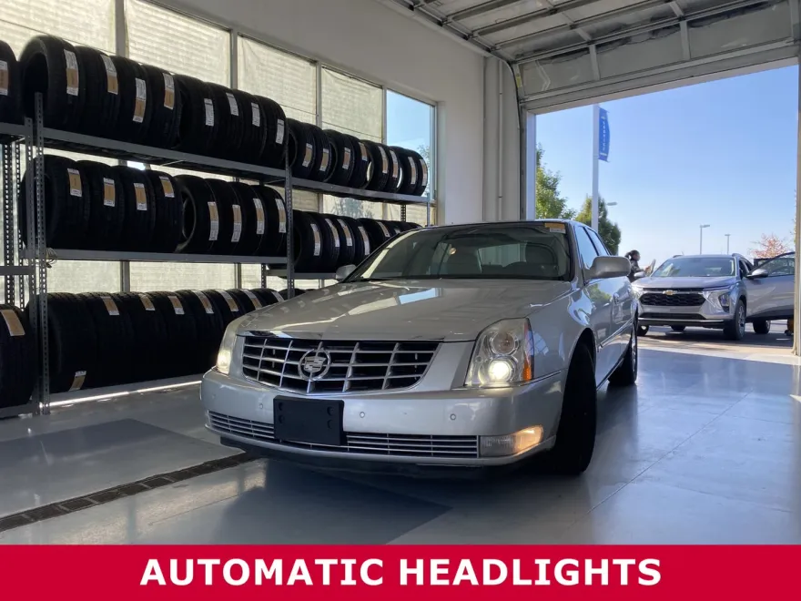 2009 Cadillac DTS photo 1