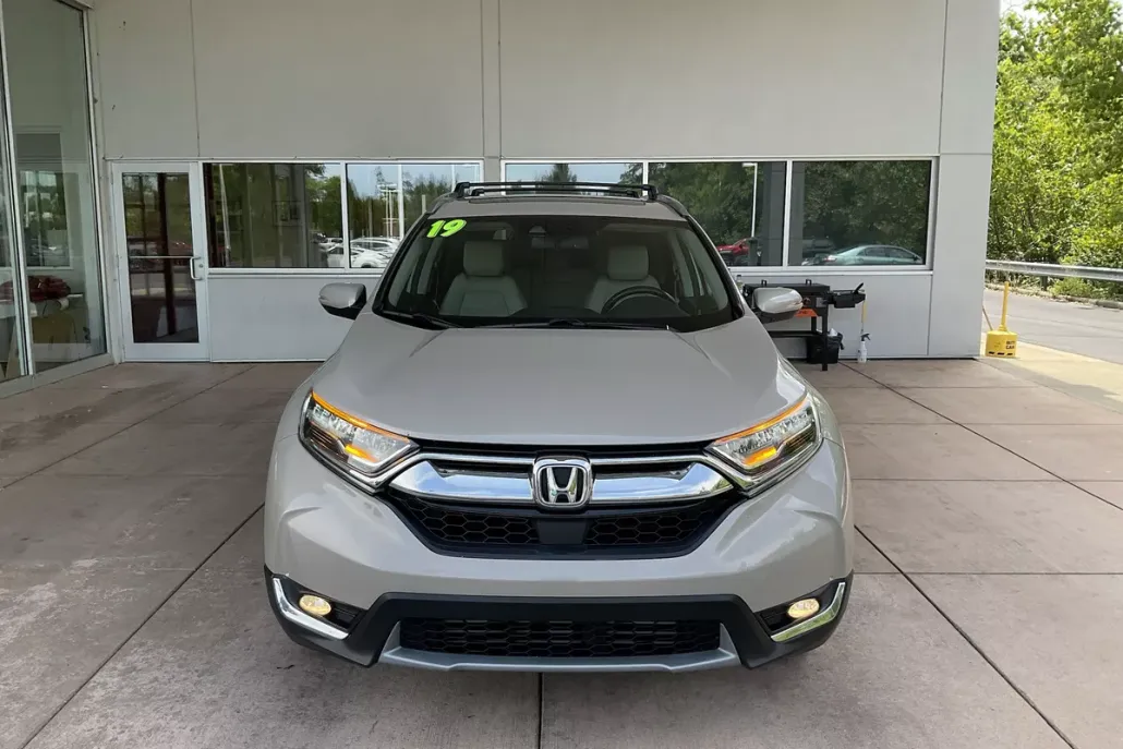 2019 Honda CR-V Touring photo 1