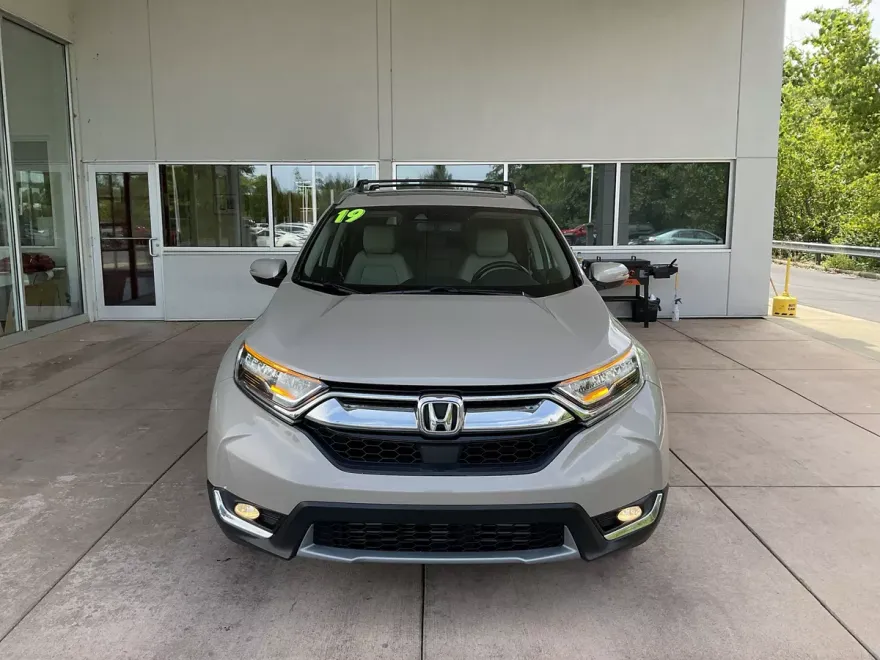2019 Honda CR-V Touring photo 1