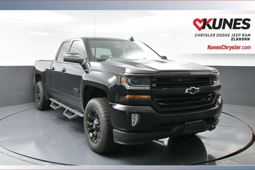 2017 Chevrolet Silverado 1500 LT2 photo 1