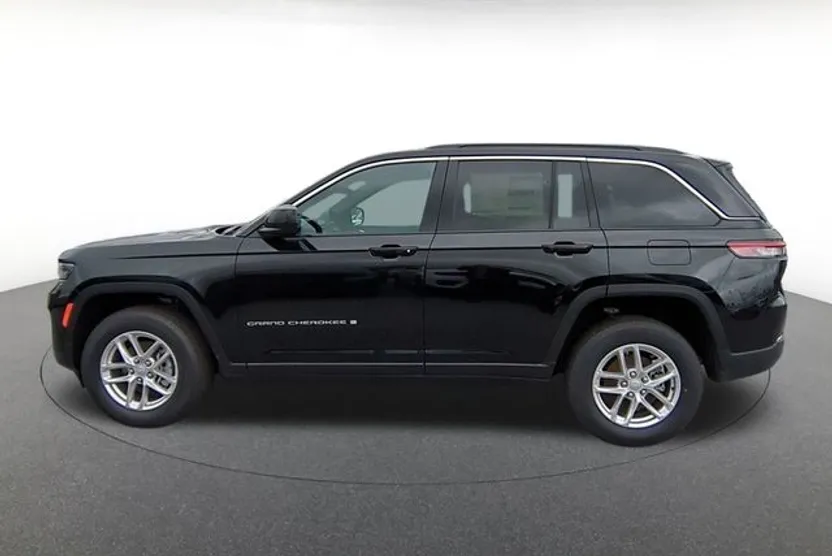 2025 Jeep Grand Cherokee Laredo Sport photo 1