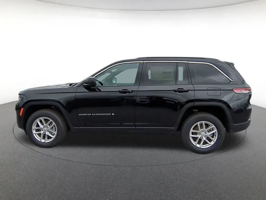 2025 Jeep Grand Cherokee Laredo Sport photo 1