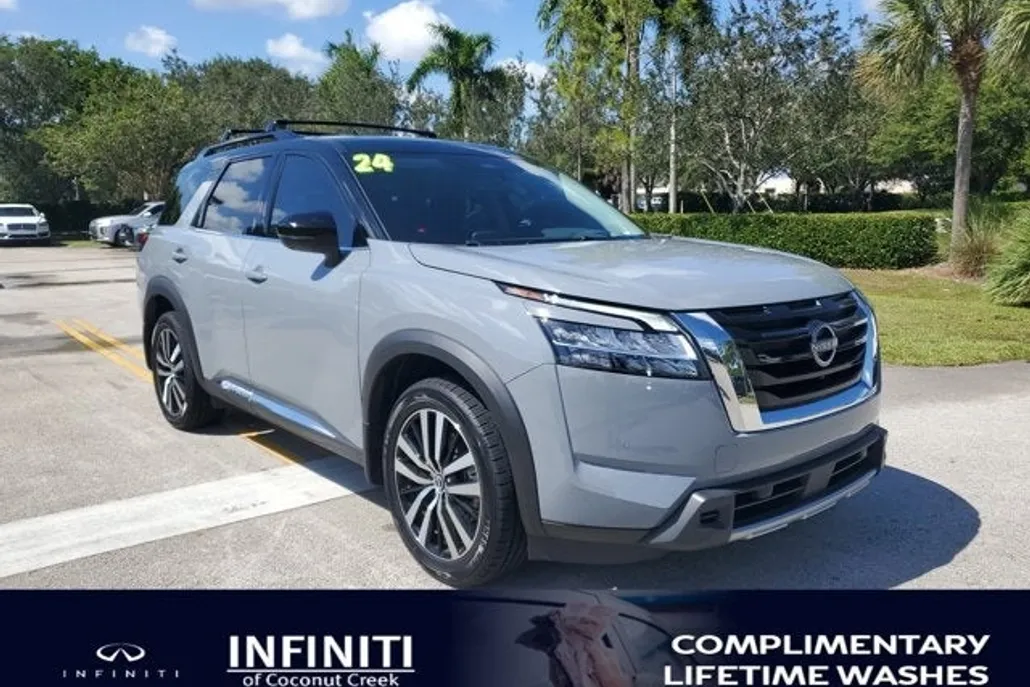 2024 Nissan Pathfinder Platinum photo 1