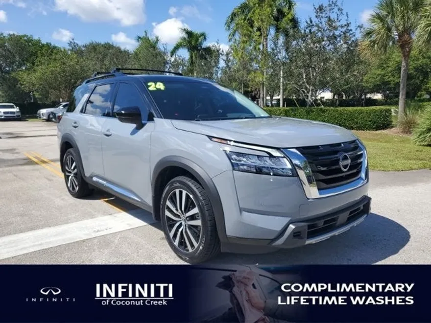 2024 Nissan Pathfinder Platinum photo 1