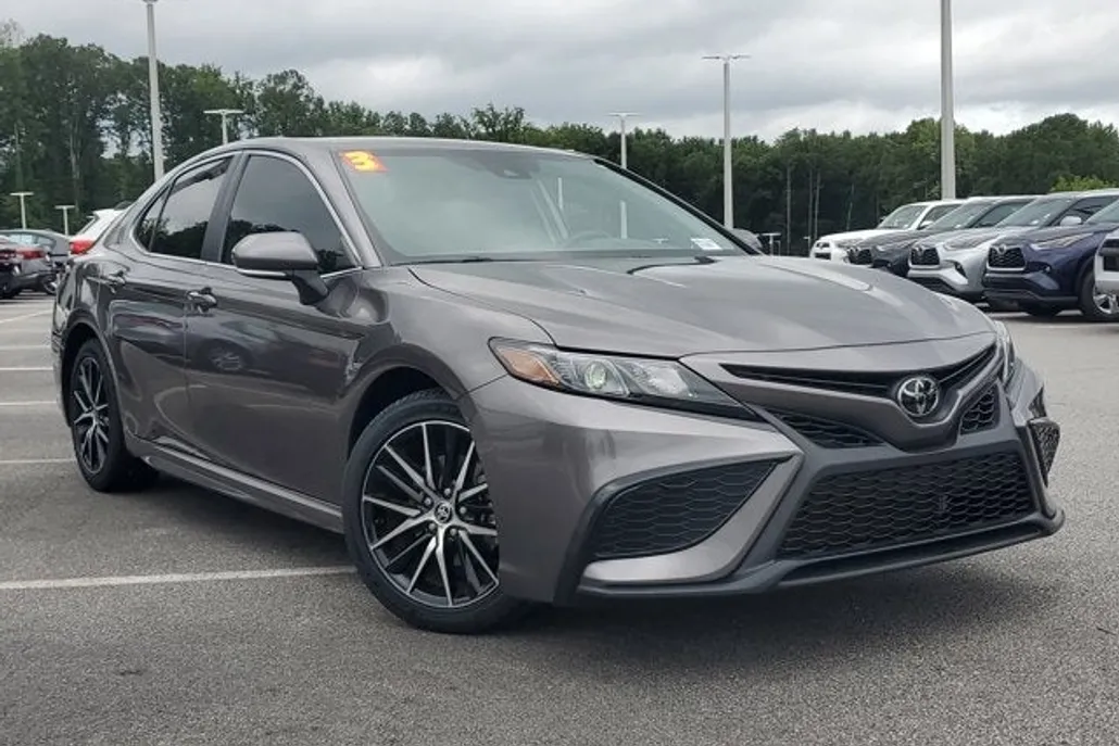 2023 Toyota Camry SE photo 1