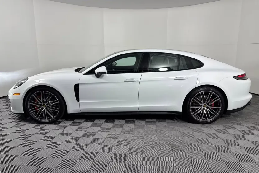 2022 Porsche Panamera 4S photo 1