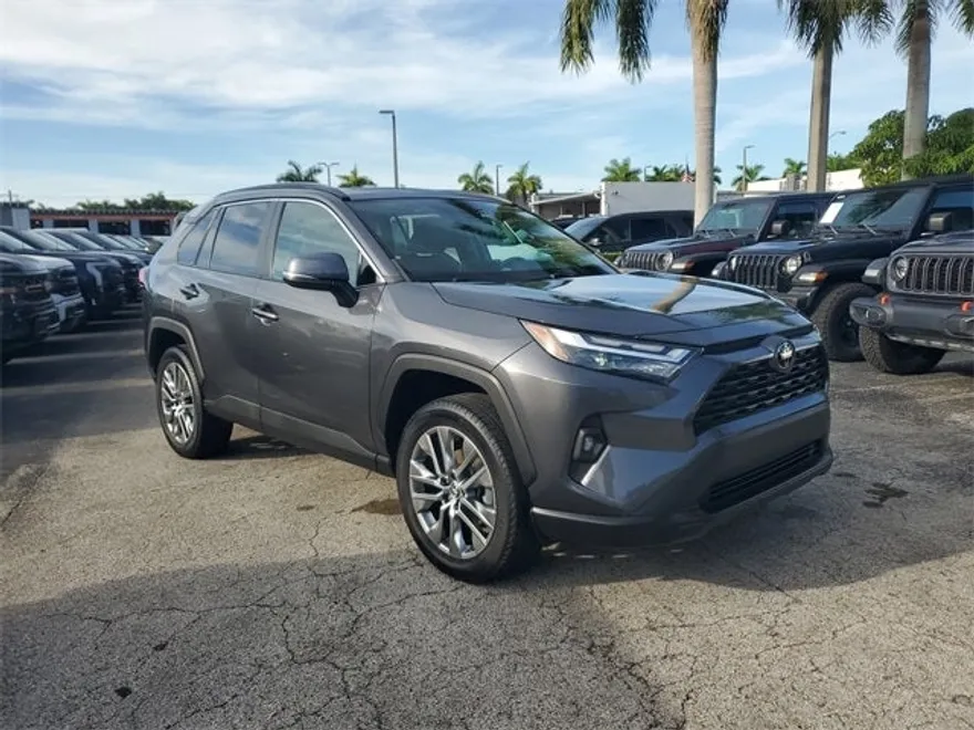 2023 Toyota RAV4 XLE Premium photo 1