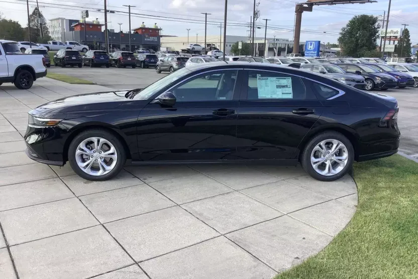 2025 Honda Accord LX photo 1