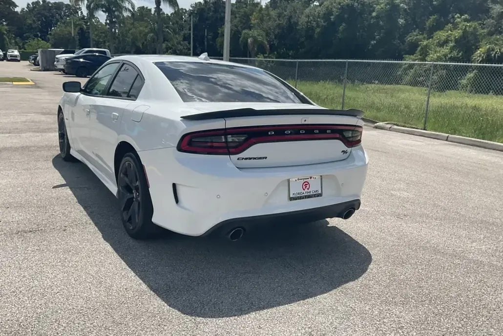 2019 Dodge Charger R/T photo 1