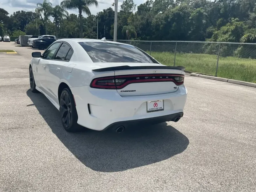 2019 Dodge Charger R/T photo 1