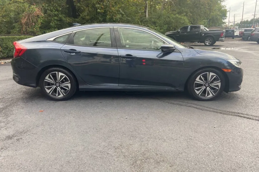 2018 Honda Civic EX-T photo 1