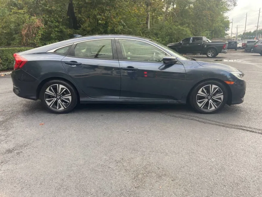 2018 Honda Civic EX-T photo 1