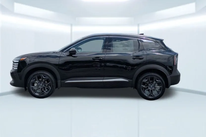 2025 Nissan Kicks SR photo 1