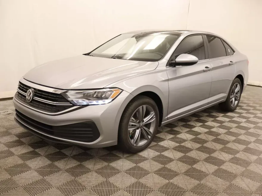 2024 Volkswagen Jetta SE photo 1