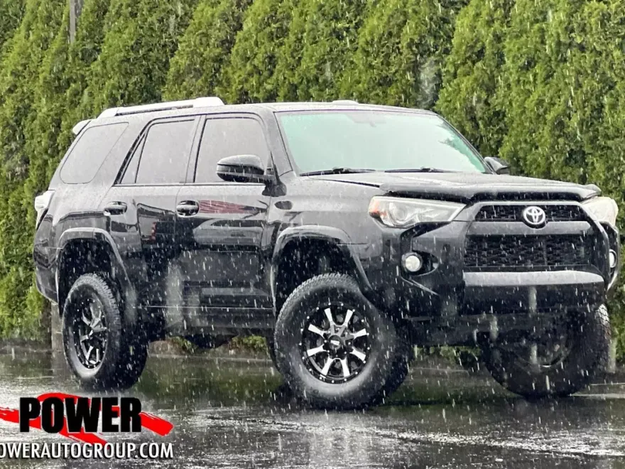 2016 Toyota 4Runner Limited photo 1