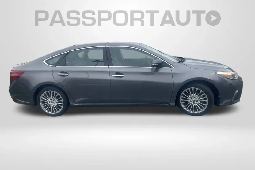 2016 Toyota Avalon Limited photo 1