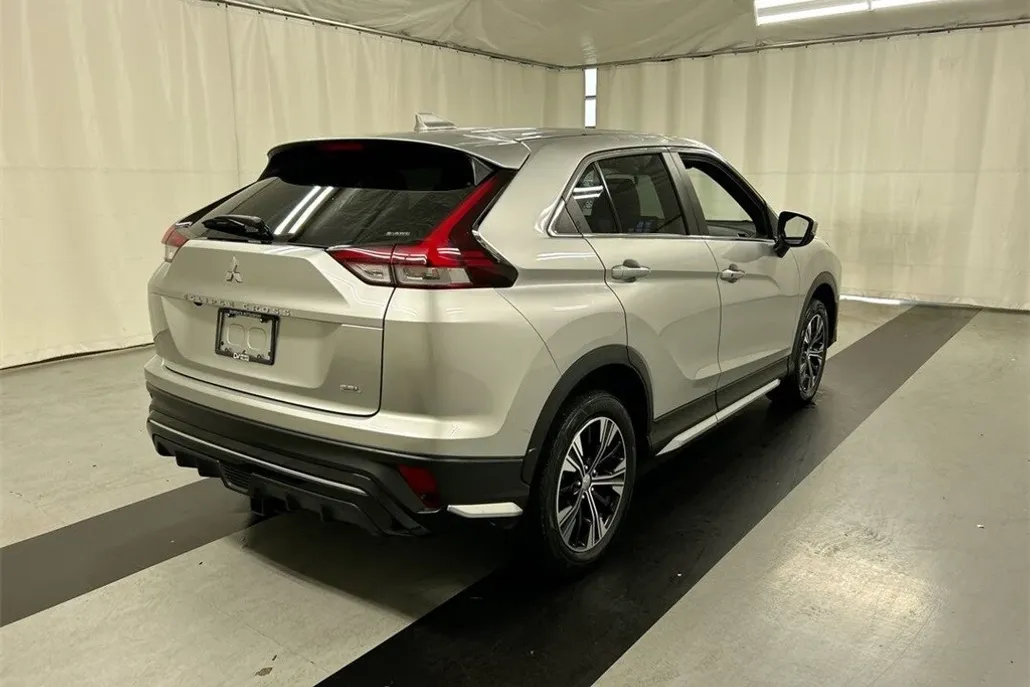 2022 Mitsubishi Eclipse Cross SEL photo 1