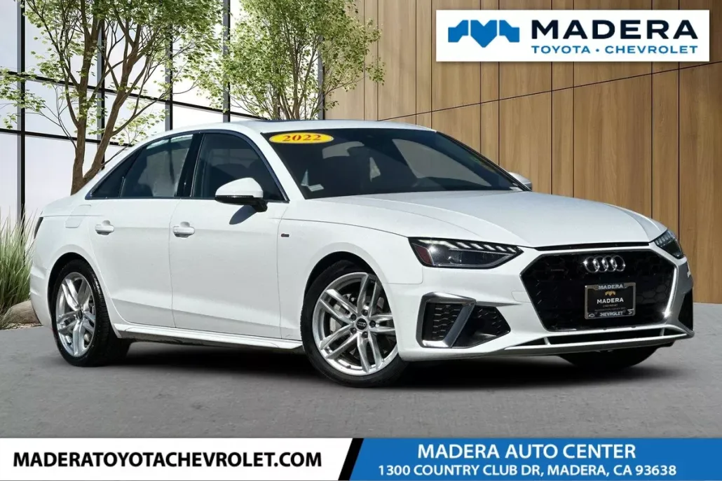2022 Audi A4 45 S line Premium Plus Quattro photo 1