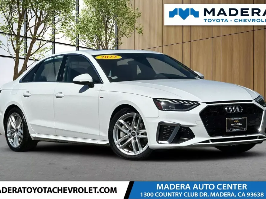 2022 Audi A4 45 S line Premium Plus Quattro photo 1