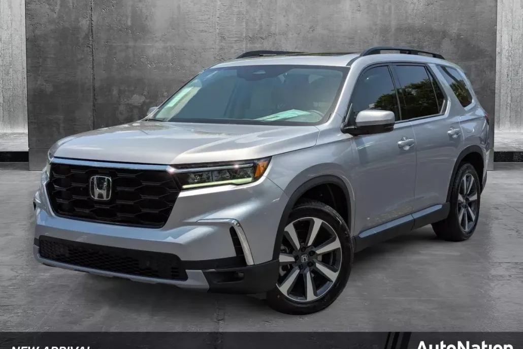 2025 Honda Pilot Touring photo 1