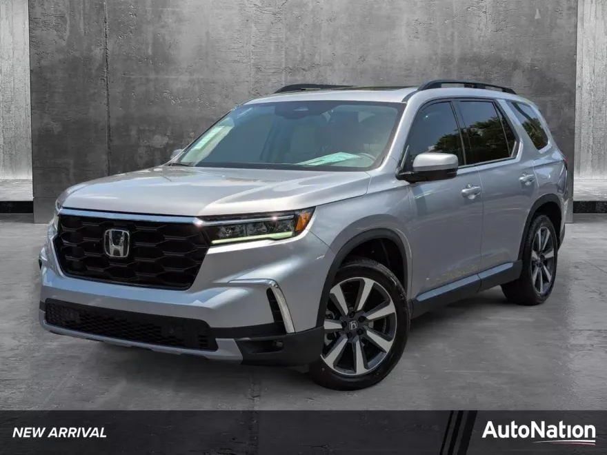 2025 Honda Pilot Touring photo 1