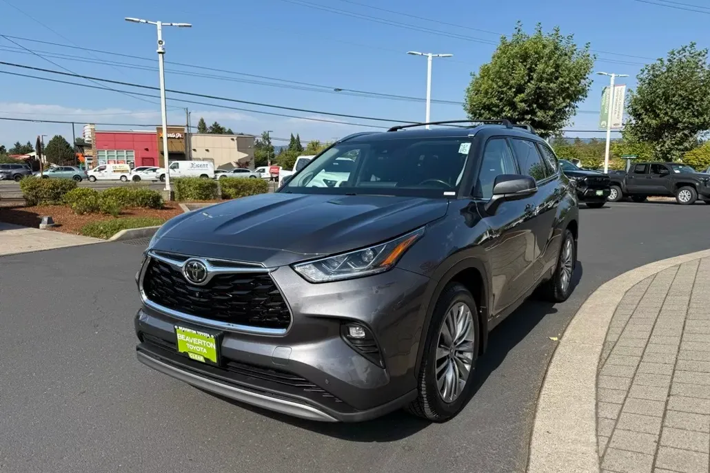 2022 Toyota Highlander Platinum photo 1