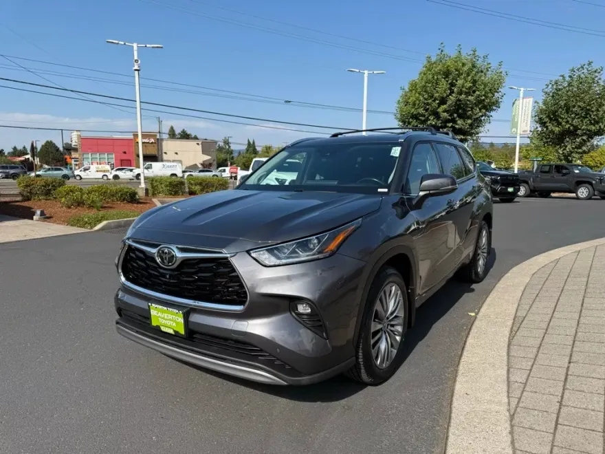 2022 Toyota Highlander Platinum photo 1