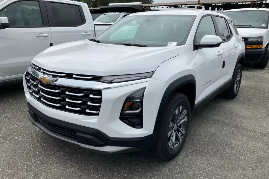 2026 Chevrolet Equinox LT photo 1