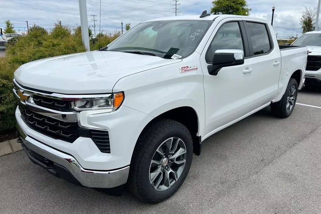 2026 Chevrolet Silverado 1500 LT photo 1