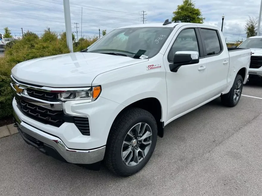 2026 Chevrolet Silverado 1500 LT photo 1