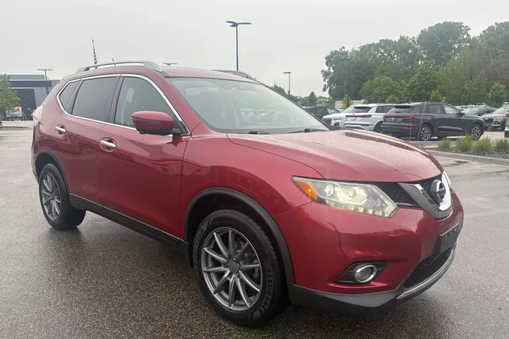 2016 Nissan Rogue SL photo 1