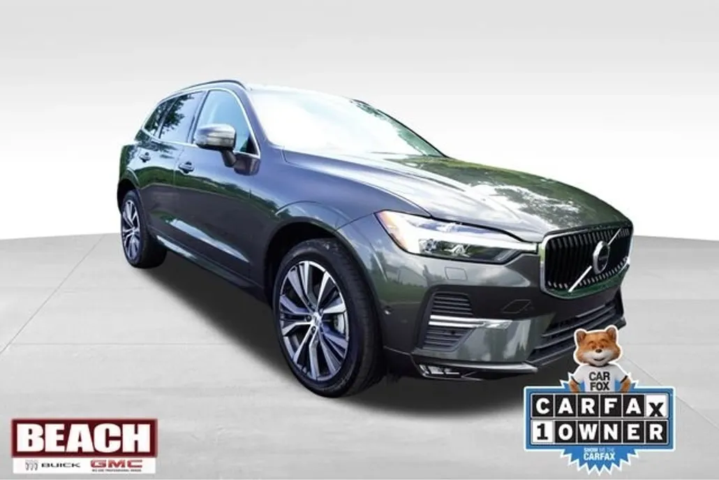 2022 Volvo XC60 B5 Momentum photo 1