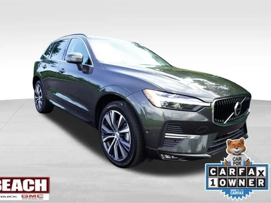 2022 Volvo XC60 B5 Momentum photo 1