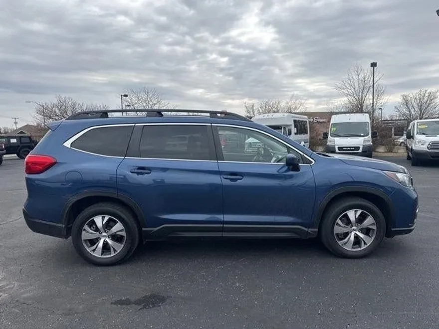 2022 Subaru Ascent Premium photo 1