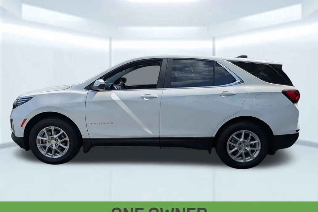 2023 Chevrolet Equinox LT photo 1