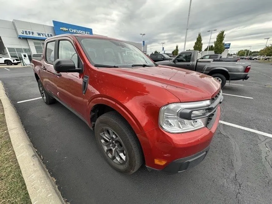 2024 Ford Maverick XLT photo 1
