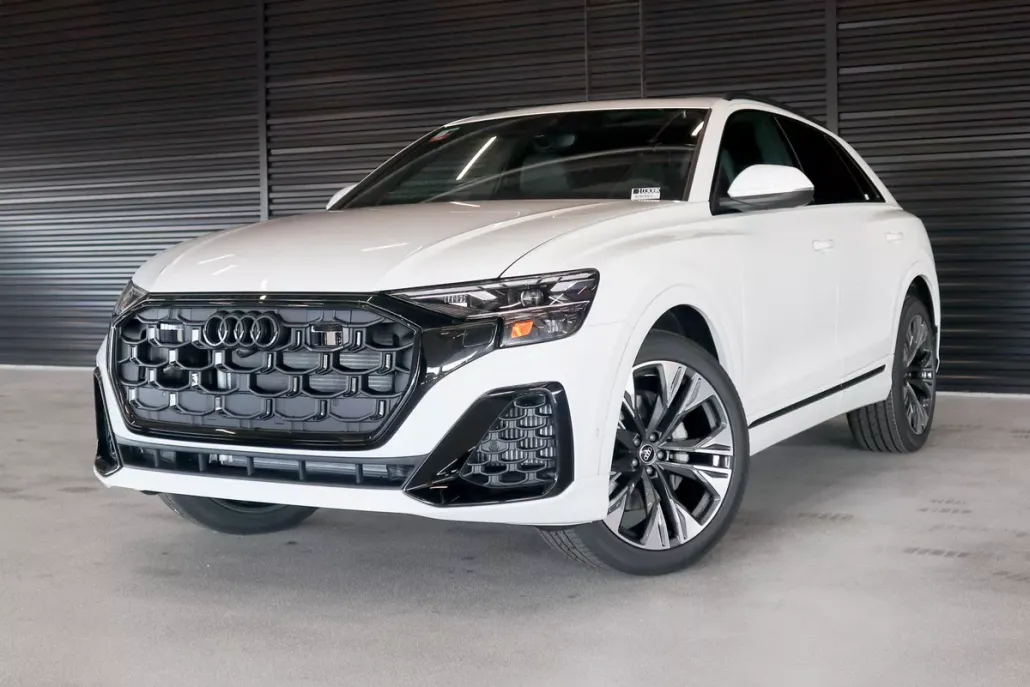 2025 Audi Q8 55 Premium Plus photo 1