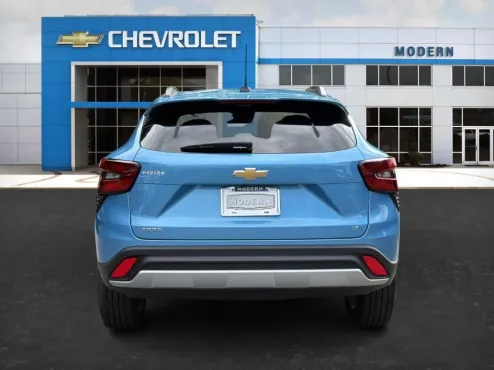 2025 Chevrolet Trax LT photo 4