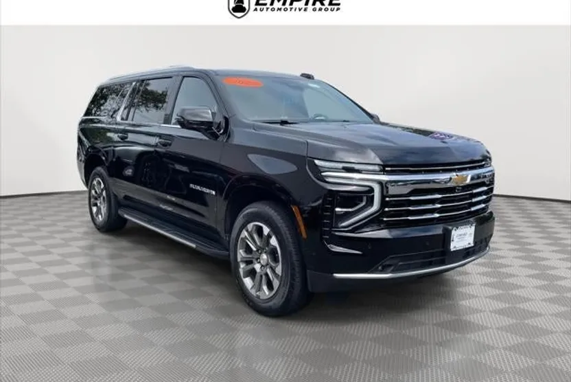 2025 Chevrolet Suburban LT photo 1