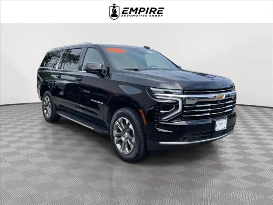 2025 Chevrolet Suburban LT photo 1