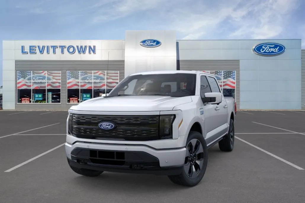 2025 Ford F-150 Platinum photo 1
