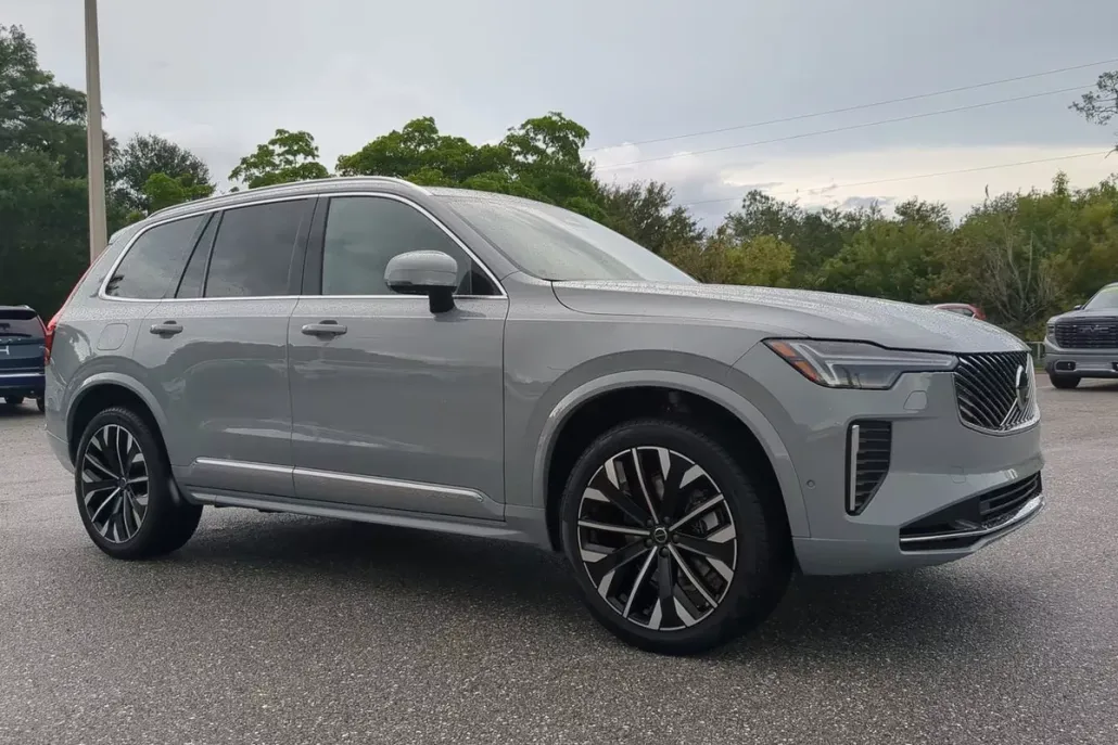 2026 Volvo XC90 Plus photo 1