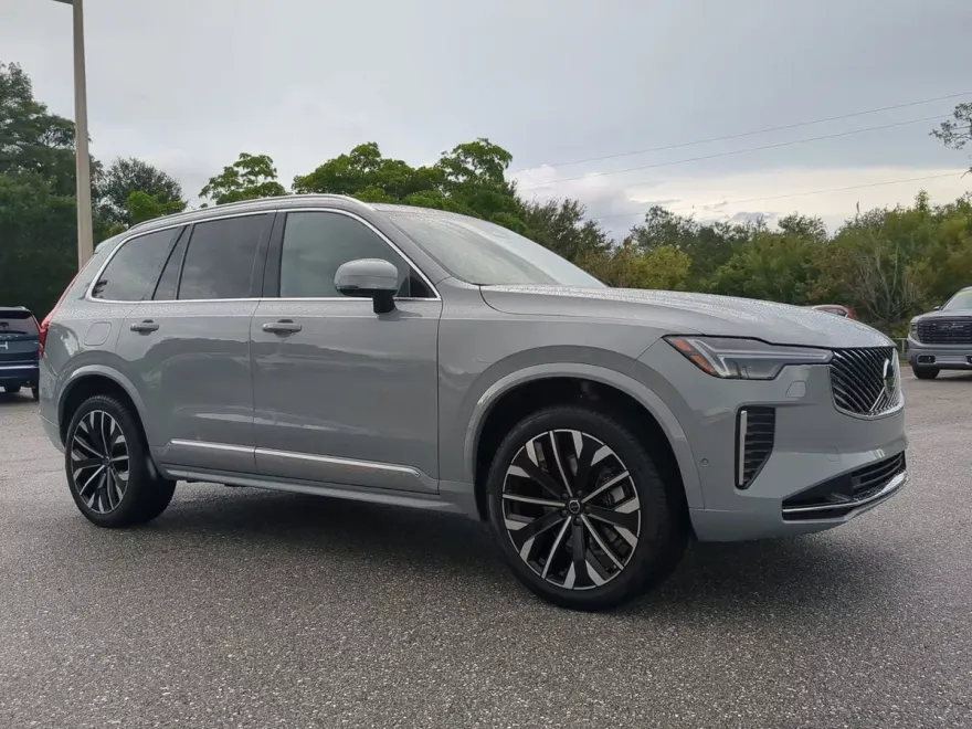 2026 Volvo XC90 Plus photo 1