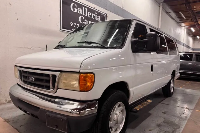 2007 Ford E-350 photo 1