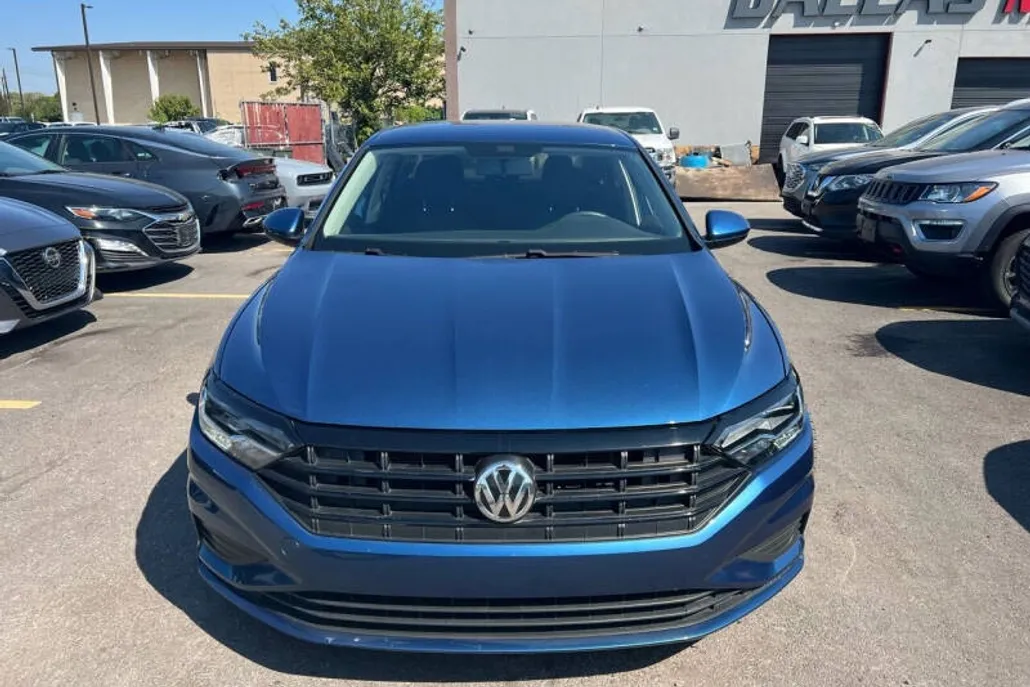 2019 Volkswagen Jetta R-Line photo 1