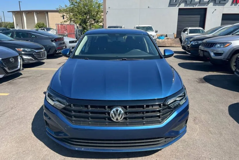 2019 Volkswagen Jetta R-Line photo 1