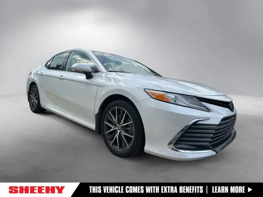 2022 Toyota Camry Hybrid XLE photo 1