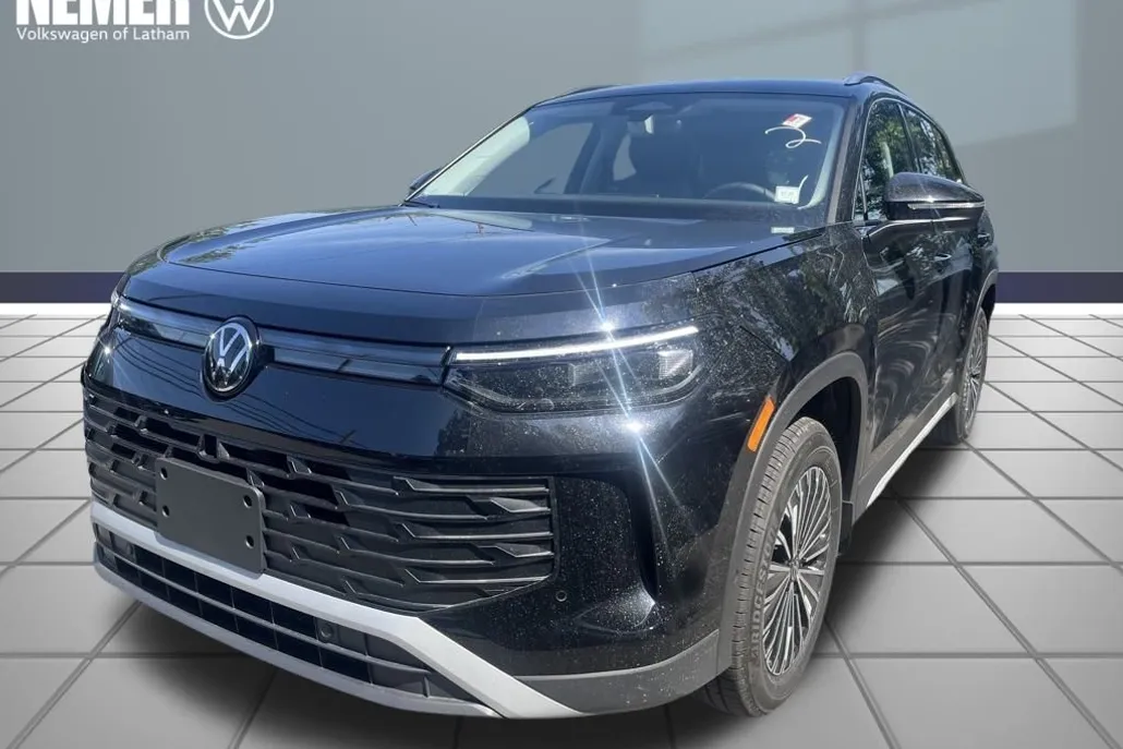 2025 Volkswagen Tiguan S photo 1