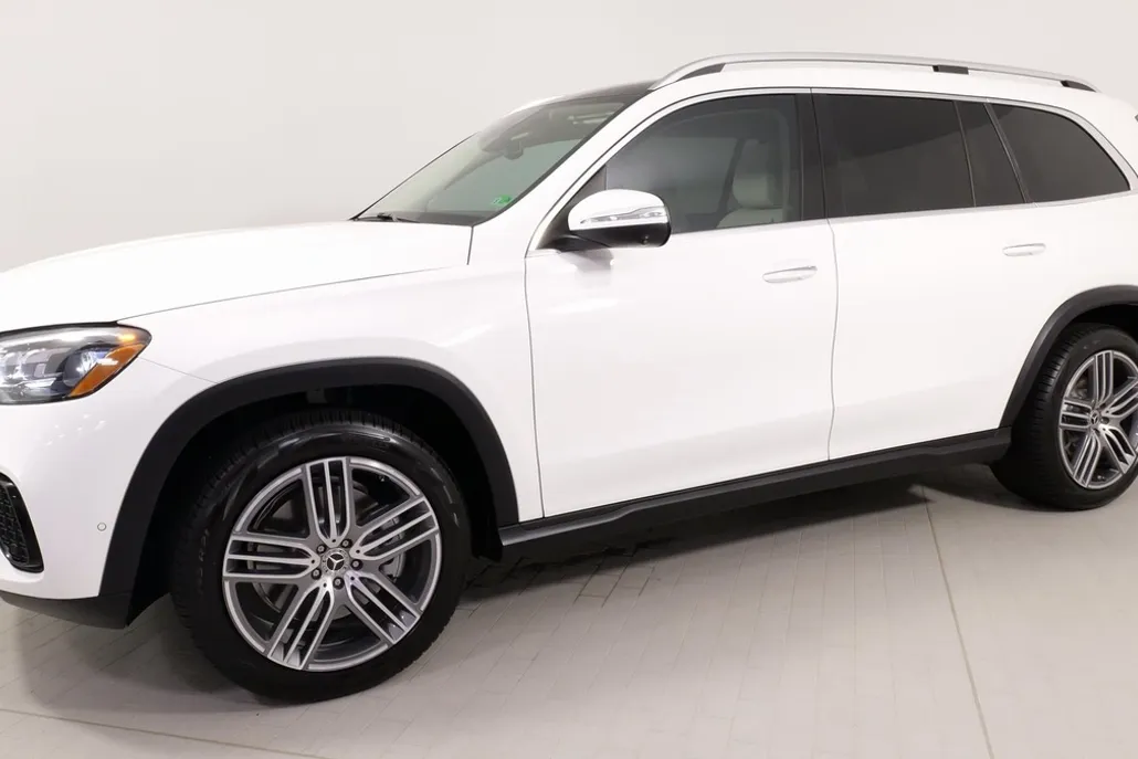 2024 Mercedes Benz GLS 450 photo 1